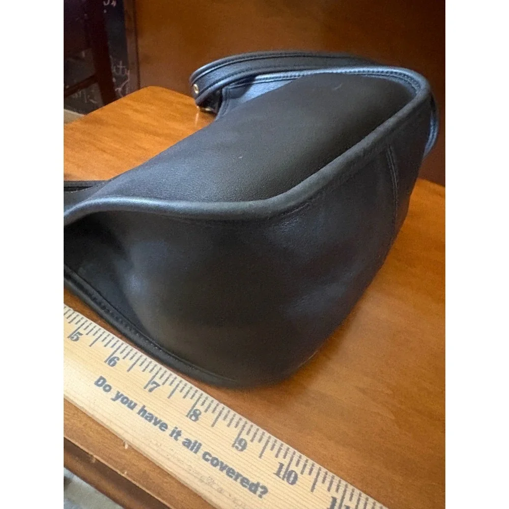 Vintage‎ Coach Black Leather Zip Shoulder Bag Classic Minimalist